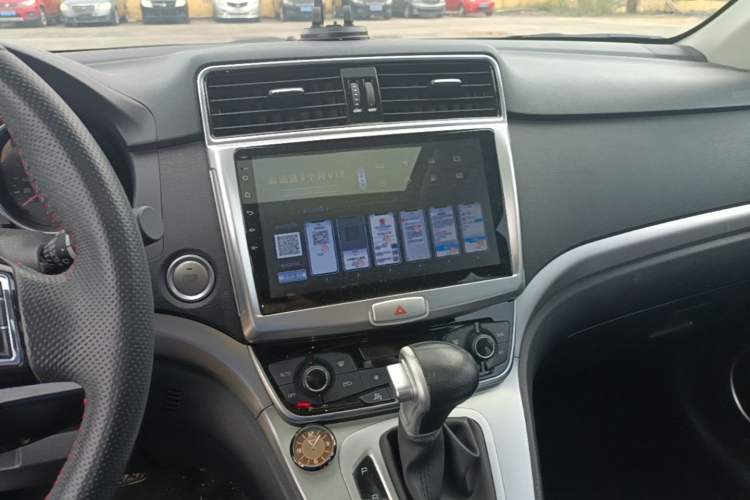 Used Haval M6 2018 Revised Version 1.5T DCT Two-Wheel Drive Elite Edition Audio And AC Panel