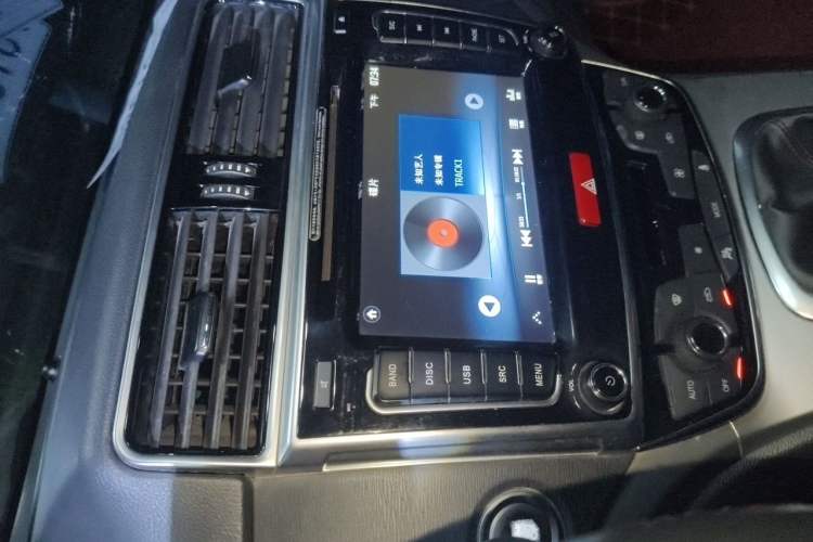 Used Haval M6 2018 1.5T Manual Two-Wheel Drive Urban Model Audio And AC Panel