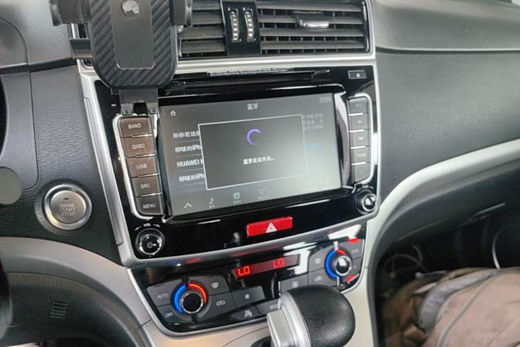 Used Haval M6 2018 Revised Version 1.5T DCT Two-Wheel Drive Elite Edition Audio And AC Panel