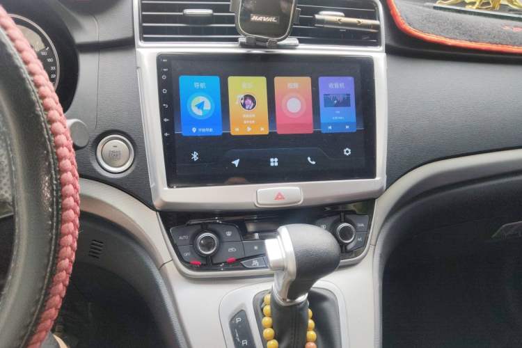 Used Haval M6 2018 Revised Version 1.5T DCT Two-Wheel Drive Urban Style Audio And AC Panel