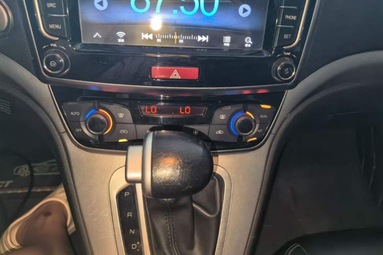 Used Haval M6 2018 Revised Version 1.5T DCT Two-Wheel Drive Elite Edition Audio And AC Panel