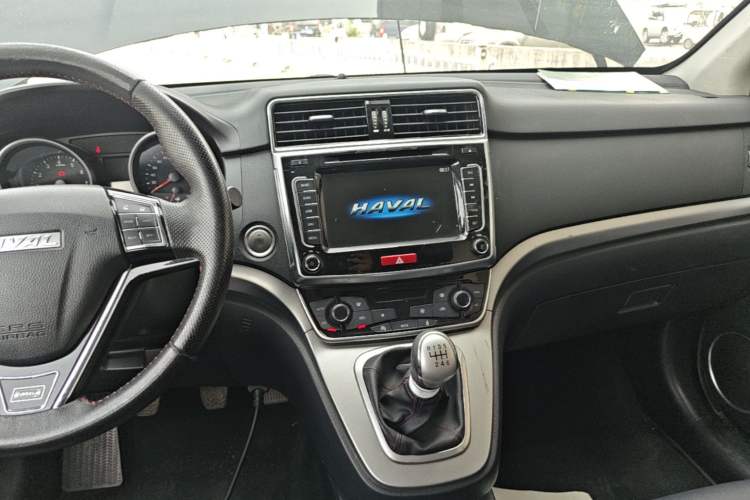 Used Haval M6 2018 1.5T Manual Two-Wheel Drive Elite Model Audio And AC Panel