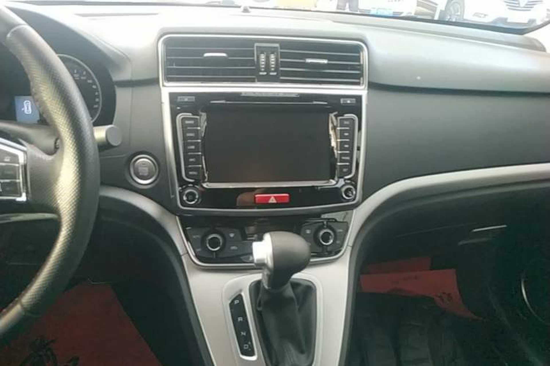 Used Haval M6 2018 Revised Version 1.5T DCT Two-Wheel Drive Elite Edition Audio And AC Panel