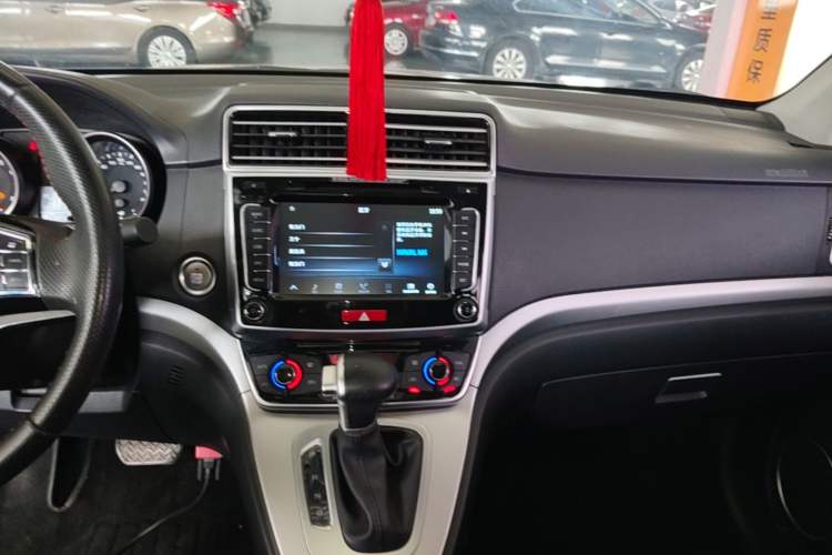 Used Haval M6 2018 1.5T DCT Two-Wheel Drive Elite Model Audio And AC Panel