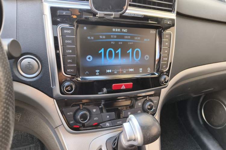 Used Haval M6 2018 Revised Version 1.5T DCT Two-Wheel Drive Elite Edition Audio And AC Panel