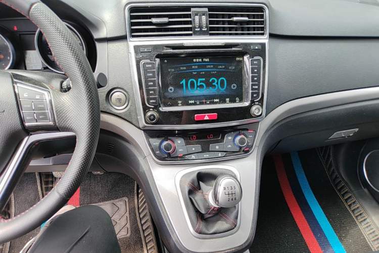Used Haval M6 2018 1.5T Manual Two-Wheel Drive Elite Model Audio And AC Panel