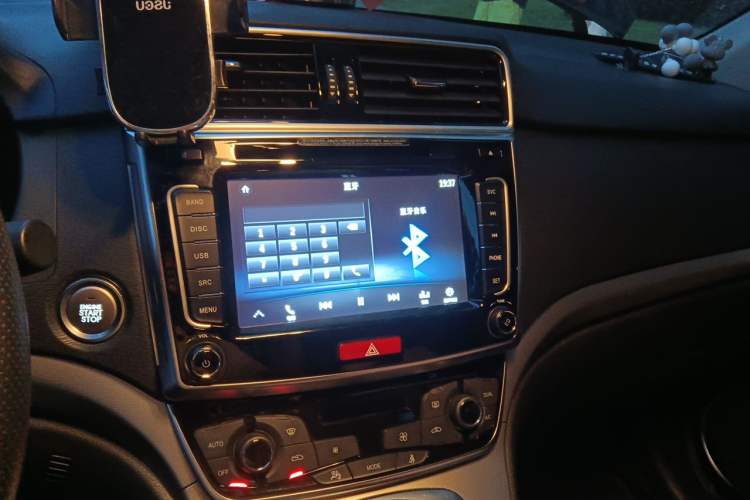 Used Haval M6 2018 1.5T Manual Two-Wheel Drive Elite Model Audio And AC Panel