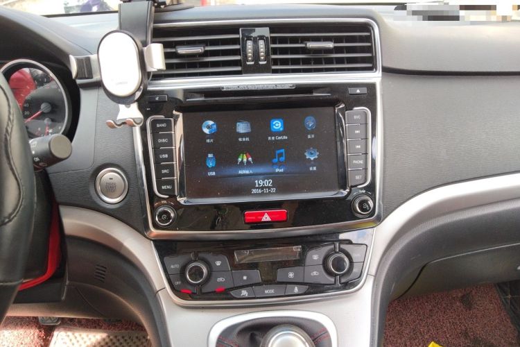 Used Haval M6 2018 1.5T Manual Two-Wheel Drive Elite Model Audio And AC Panel