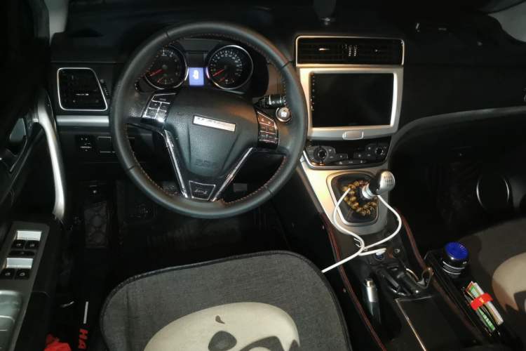 Used Haval M6 2018 1.5T Manual Two-Wheel Drive Elite Model Center Console