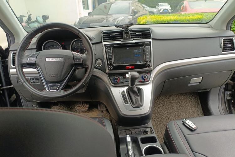 Used Haval M6 2018 Revised Version 1.5T DCT Two-Wheel Drive Elite Edition Center Console