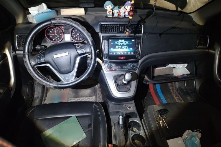 Used Haval M6 2018 1.5T Manual Two-Wheel Drive Elite Model Center Console
