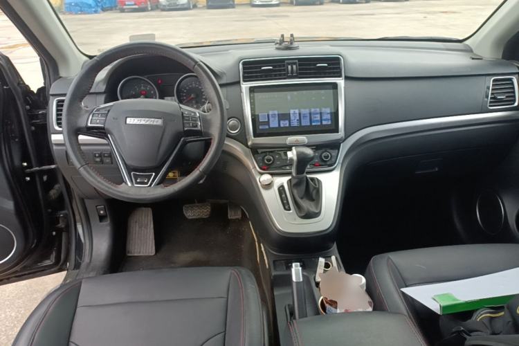 Used Haval M6 2018 Revised Version 1.5T DCT Two-Wheel Drive Elite Edition Center Console