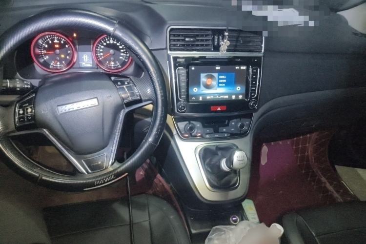 Used Haval M6 2018 1.5T Manual Two-Wheel Drive Urban Model Center Console