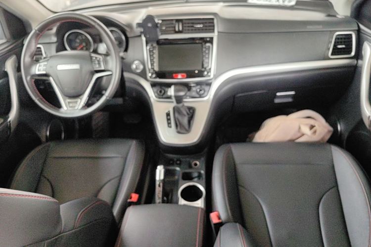 Used Haval M6 2018 Revised Version 1.5T DCT Two-Wheel Drive Elite Edition Center Console