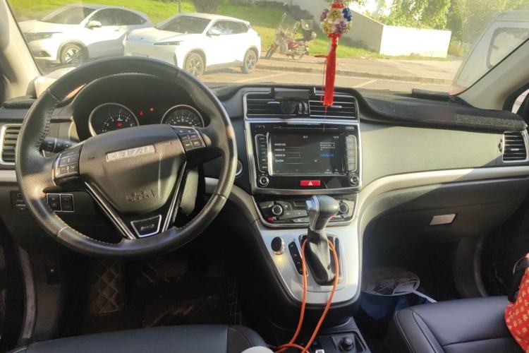Used Haval M6 2018 1.5T DCT Two-Wheel Drive Elite Model Center Console