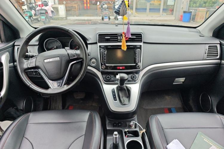 Used Haval M6 2018 Revised Version 1.5T DCT Two-Wheel Drive Elite Edition Center Console