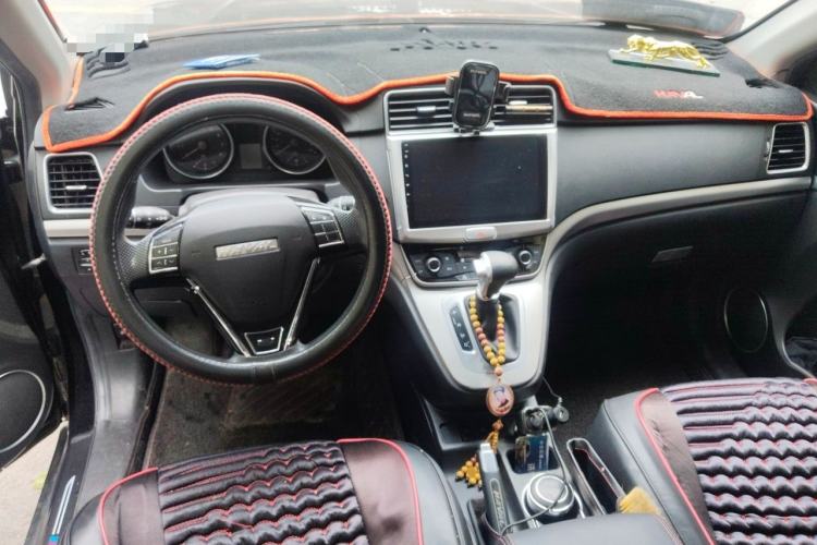Used Haval M6 2018 Revised Version 1.5T DCT Two-Wheel Drive Urban Style Center Console