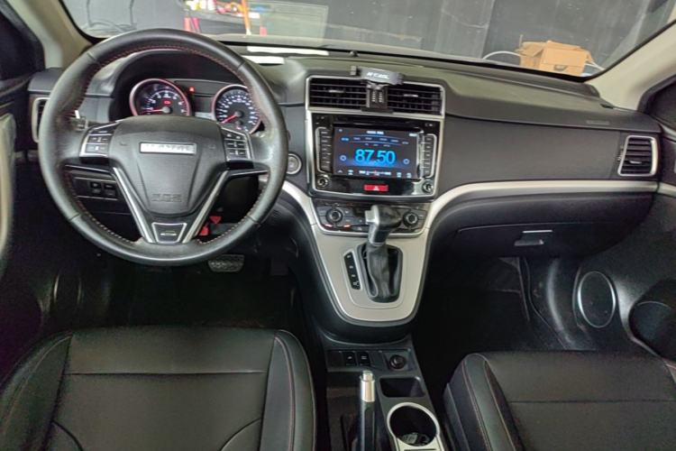 Used Haval M6 2018 Revised Version 1.5T DCT Two-Wheel Drive Elite Edition Center Console