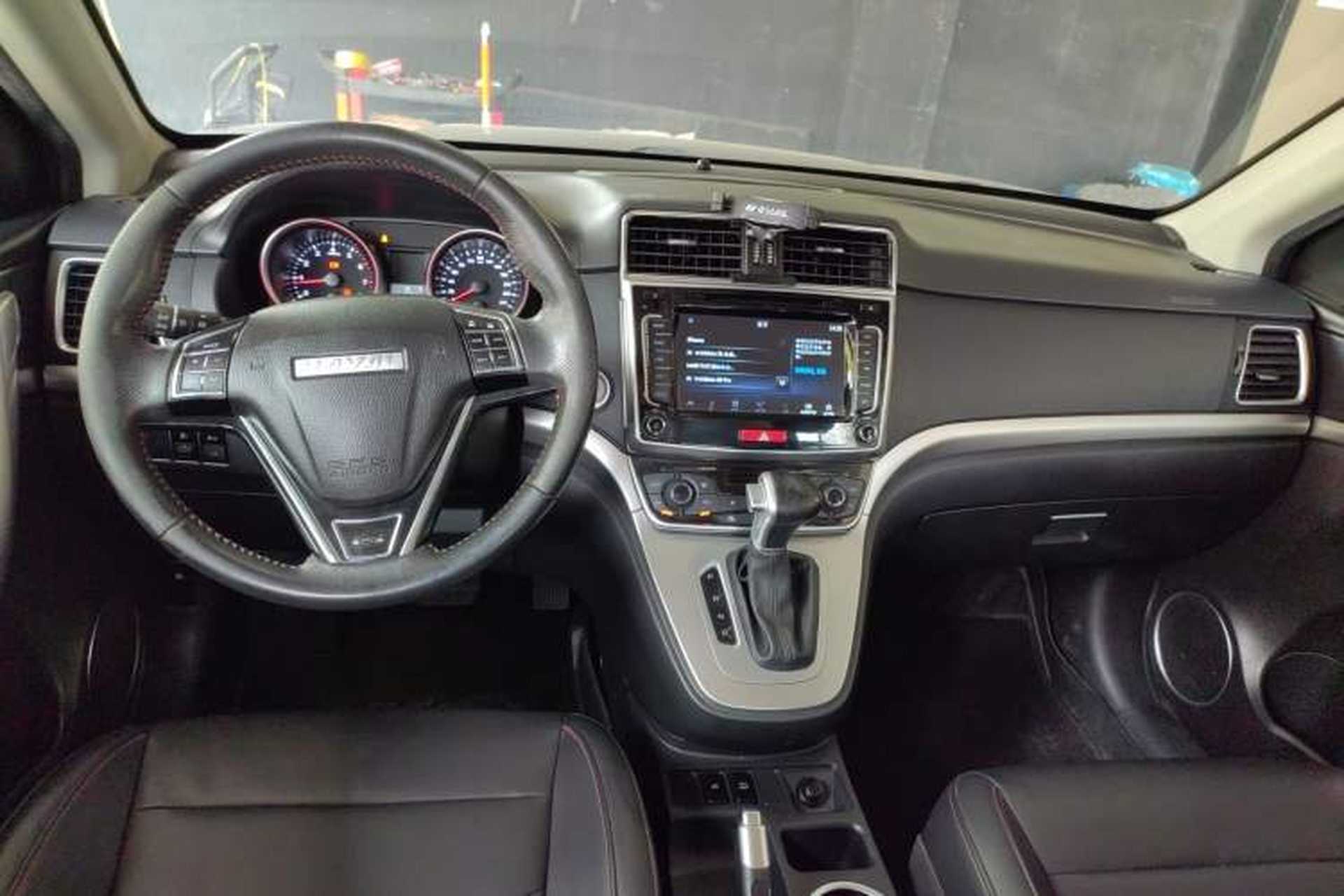Used Haval M6 2018 Revised Version 1.5T DCT Two-Wheel Drive Elite Edition Center Console