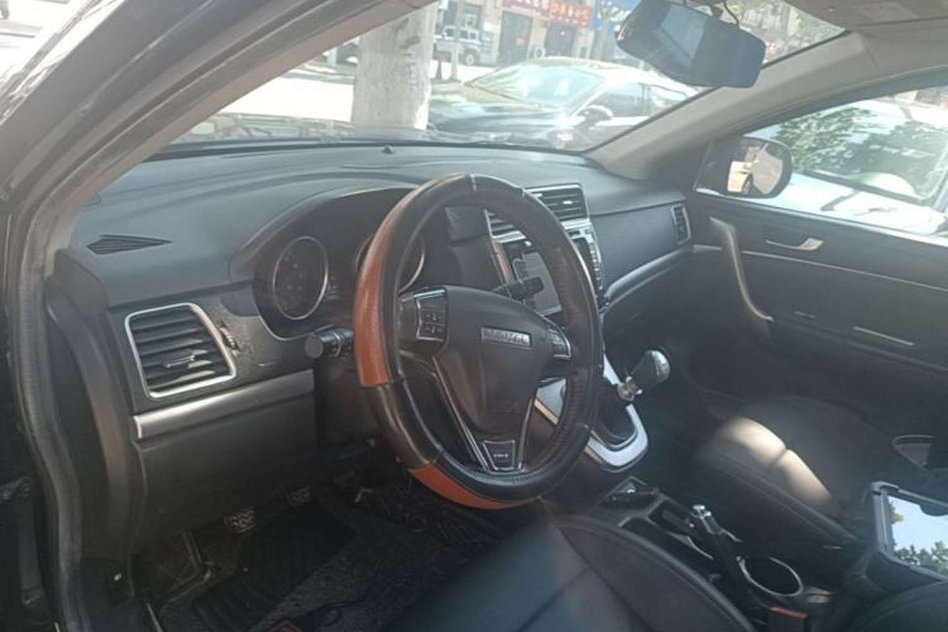 Used Haval M6 2018 1.5T Manual Two-Wheel Drive Elite Model Center Console