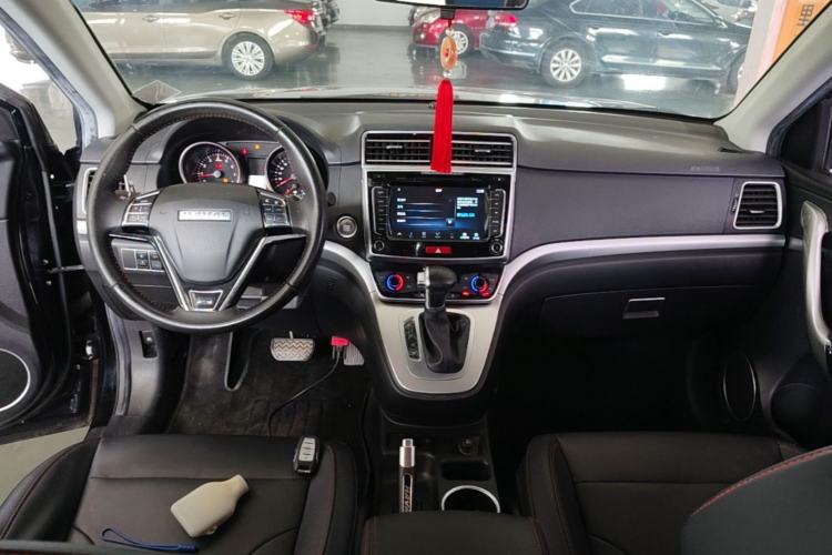Used Haval M6 2018 1.5T DCT Two-Wheel Drive Elite Model Center Console