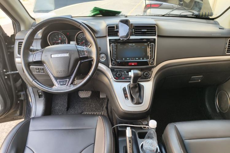 Used Haval M6 2018 Revised Version 1.5T DCT Two-Wheel Drive Elite Edition Center Console