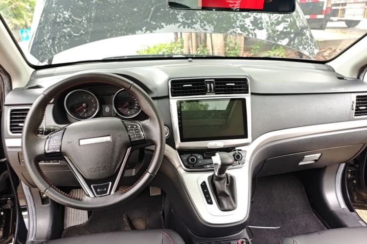Used Haval M6 2018 Revised Version 1.5T DCT Two-Wheel Drive Elite Edition Center Console