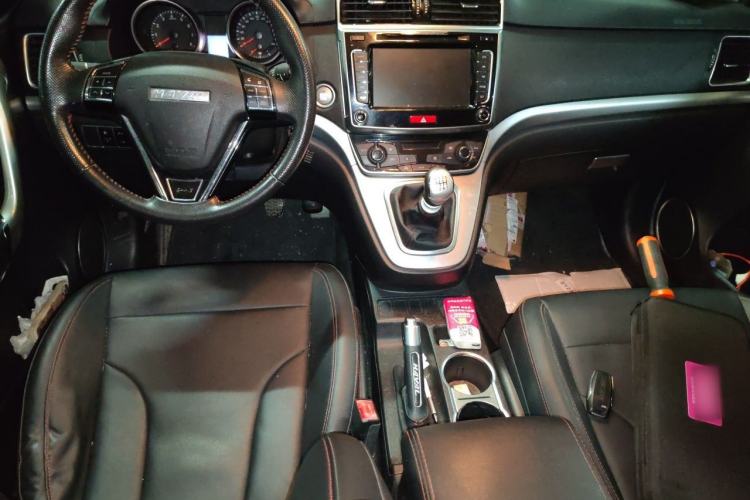 Used Haval M6 2018 1.5T Manual Two-Wheel Drive Elite Model Center Console