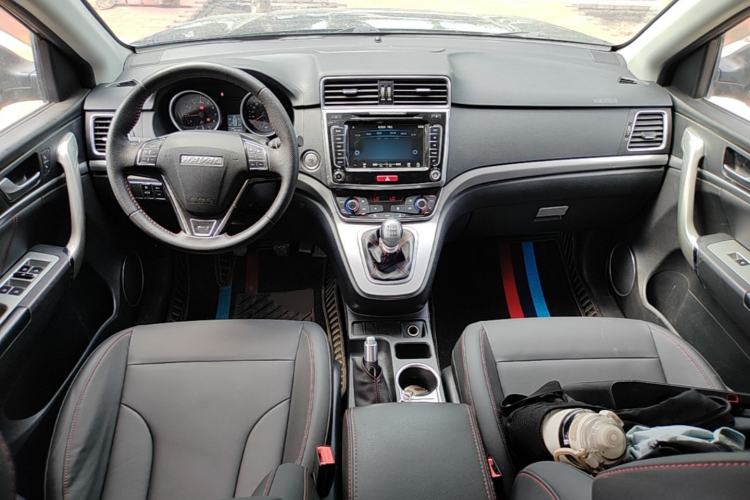 Used Haval M6 2018 1.5T Manual Two-Wheel Drive Elite Model Center Console