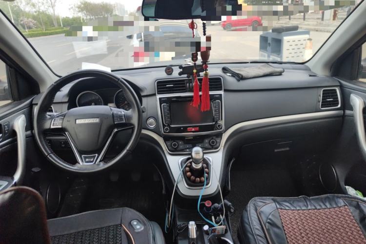 Used Haval M6 2018 1.5T Manual Two-Wheel Drive Elite Model Center Console