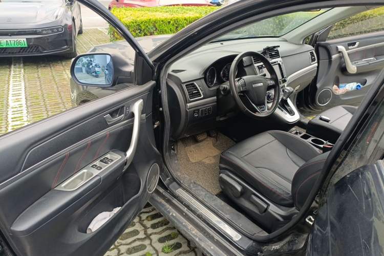 Used Haval M6 2018 Revised Version 1.5T DCT Two-Wheel Drive Elite Edition Driver Seat