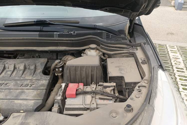 Used Haval M6 2018 Revised Version 1.5T DCT Two-Wheel Drive Elite Edition Engine Bay Left