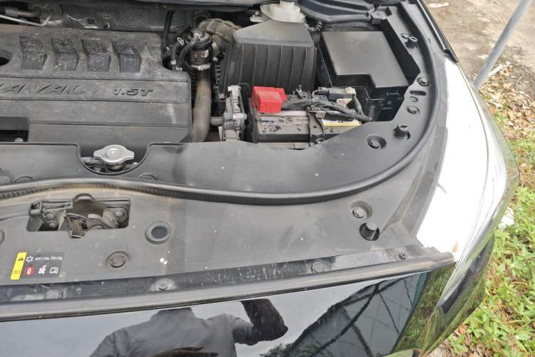 Used Haval M6 2018 Revised Version 1.5T DCT Two-Wheel Drive Elite Edition Engine Bay Left
