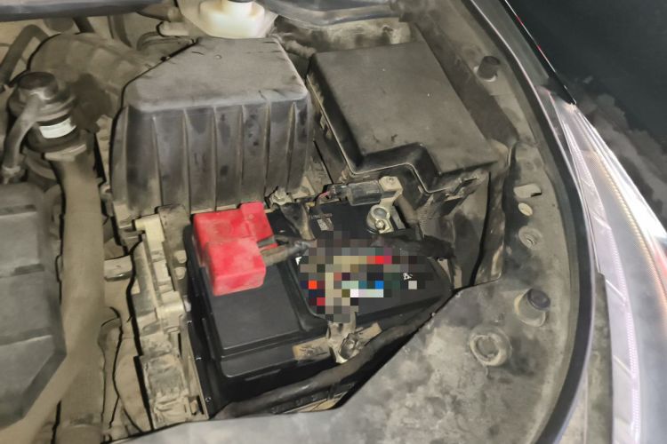 Used Haval M6 2018 Revised Version 1.5T DCT Two-Wheel Drive Elite Edition Engine Bay Left