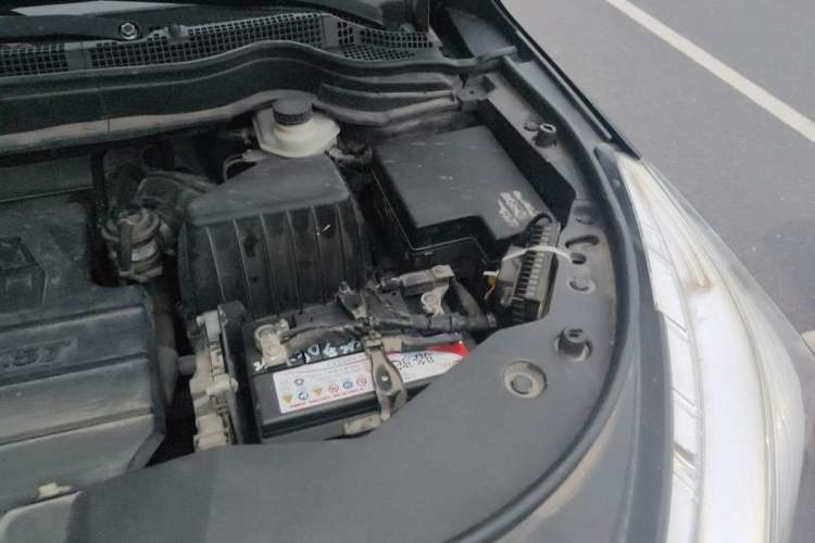 Used Haval M6 2018 1.5T Manual Two-Wheel Drive Urban Model Engine Bay Left