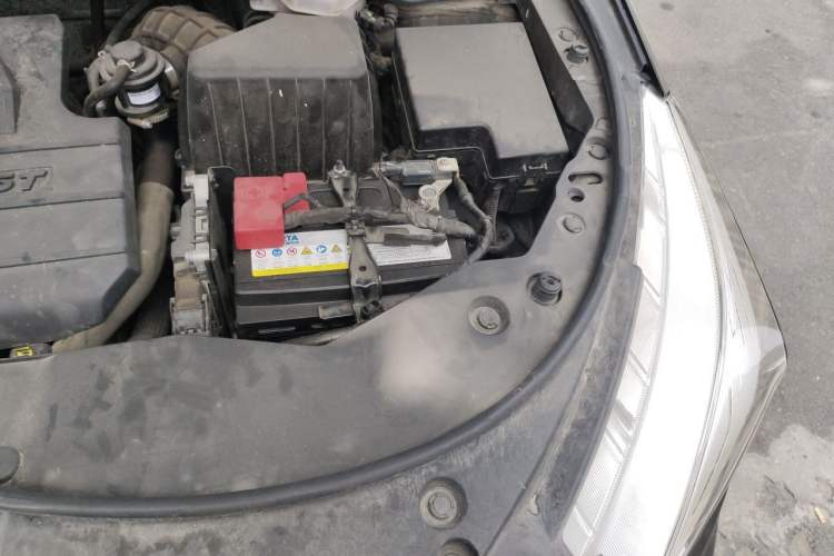 Used Haval M6 2018 Revised Version 1.5T DCT Two-Wheel Drive Elite Edition Engine Bay Left