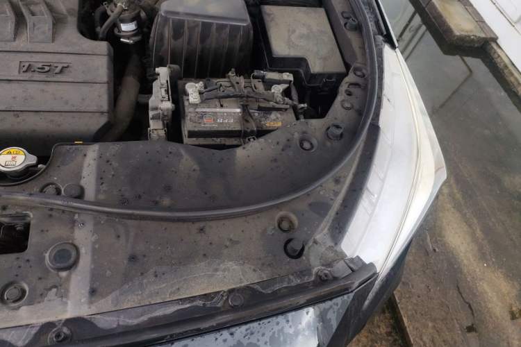 Used Haval M6 2018 Revised Version 1.5T DCT Two-Wheel Drive Elite Edition Engine Bay Left