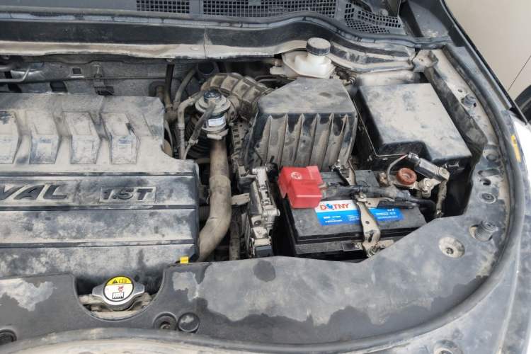 Used Haval M6 2018 Revised Version 1.5T DCT Two-Wheel Drive Urban Style Engine Bay Left
