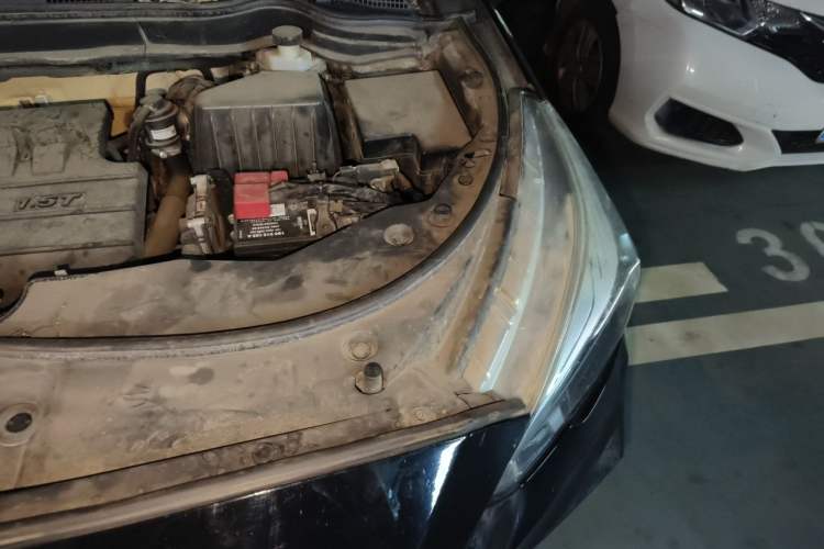 Used Haval M6 2018 Revised Version 1.5T DCT Two-Wheel Drive Elite Edition Engine Bay Left
