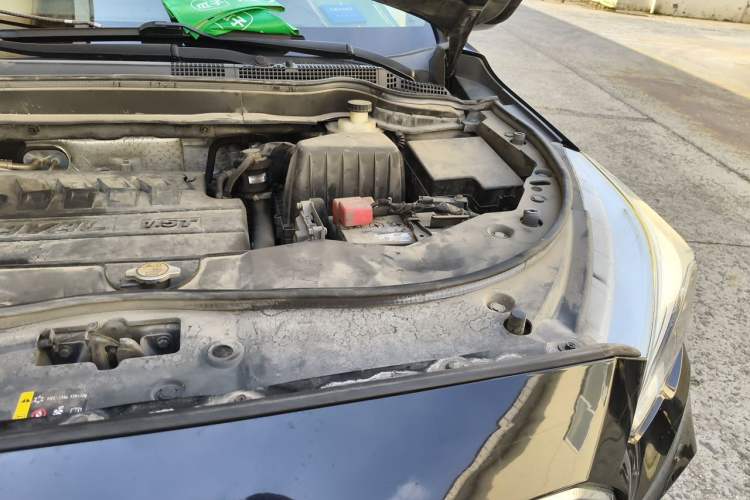Used Haval M6 2018 Revised Version 1.5T DCT Two-Wheel Drive Elite Edition Engine Bay Left