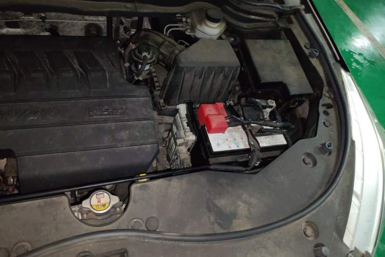 Used Haval M6 2018 1.5T Manual Two-Wheel Drive Elite Model Engine Bay Left