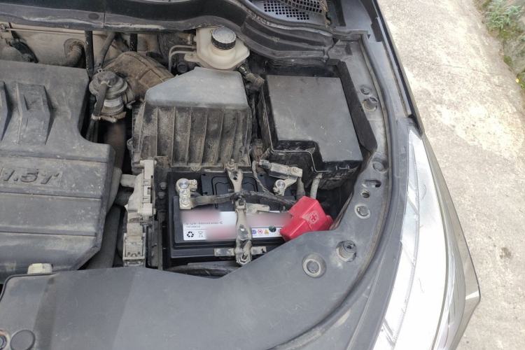 Used Haval M6 2018 1.5T Manual Two-Wheel Drive Elite Model Engine Bay Left