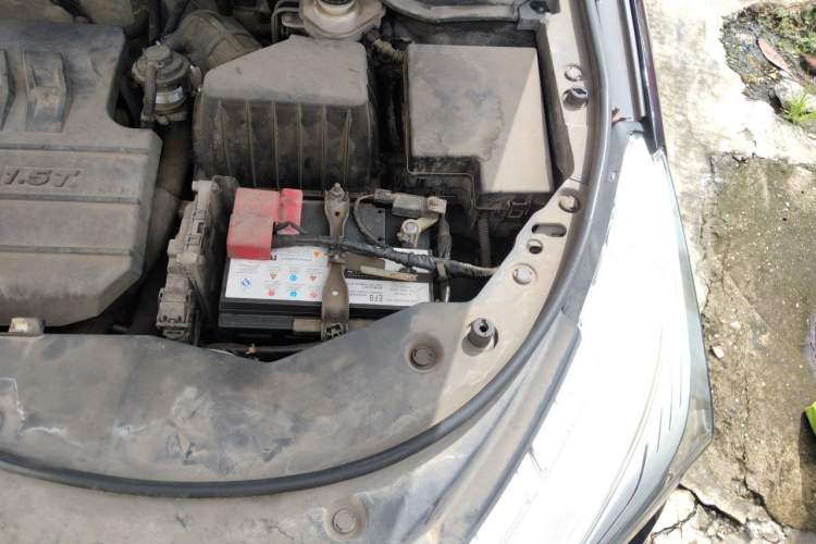 Used Haval M6 2018 1.5T Manual Two-Wheel Drive Elite Model Engine Bay Left