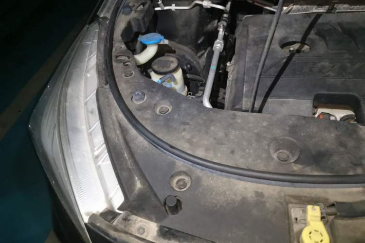Used Haval M6 2018 1.5T Manual Two-Wheel Drive Elite Model Engine Bay Right