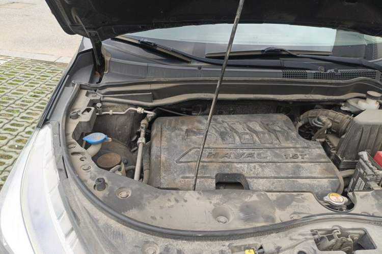Used Haval M6 2018 Revised Version 1.5T DCT Two-Wheel Drive Elite Edition Engine Bay Right