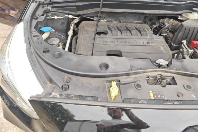 Used Haval M6 2018 Revised Version 1.5T DCT Two-Wheel Drive Elite Edition Engine Bay Right