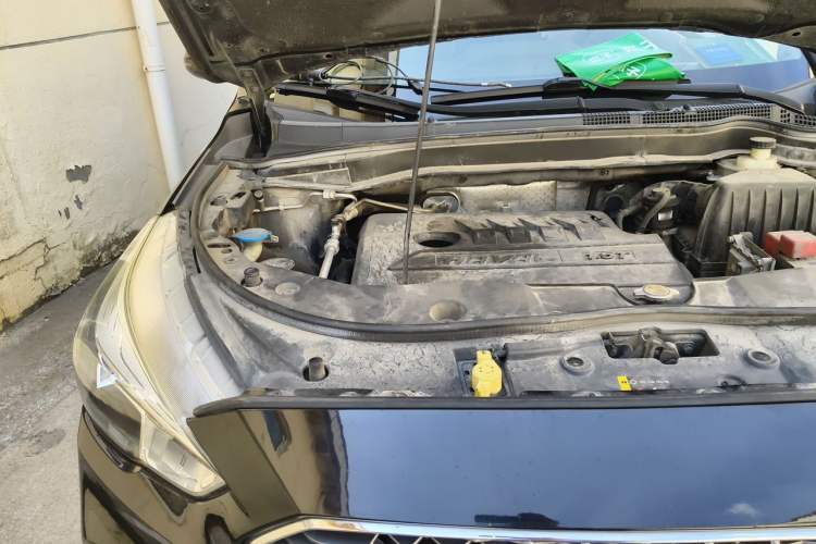 Used Haval M6 2018 Revised Version 1.5T DCT Two-Wheel Drive Elite Edition Engine Bay Right