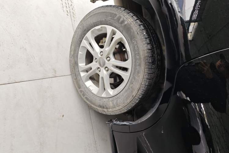 Used Haval M6 2018 Revised Version 1.5T DCT Two-Wheel Drive Urban Style Exterior 8