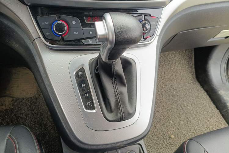 Used Haval M6 2018 Revised Version 1.5T DCT Two-Wheel Drive Elite Edition Gear Lever