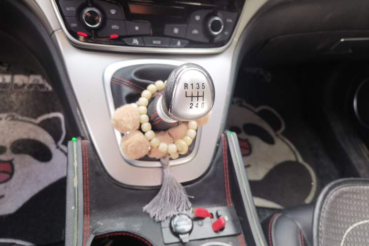 Used Haval M6 2018 1.5T Manual Two-Wheel Drive Elite Model Gear Lever